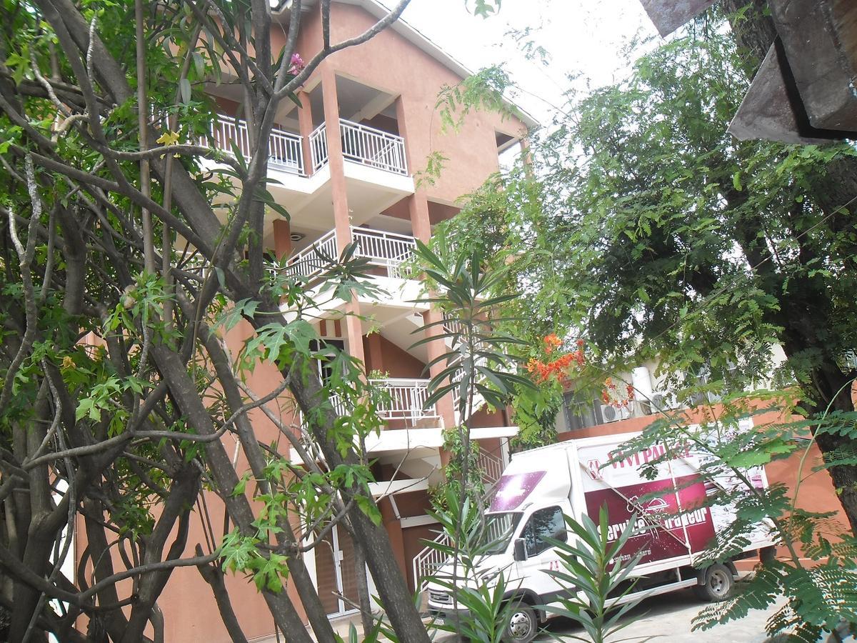 Hotel Vivi Palace Matadi Esterno foto