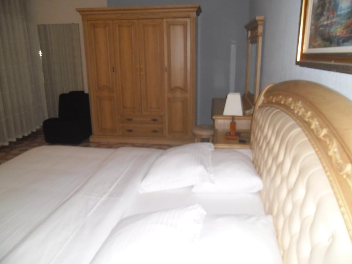Hotel Vivi Palace Matadi Esterno foto