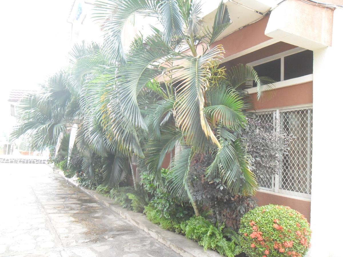 Hotel Vivi Palace Matadi Esterno foto